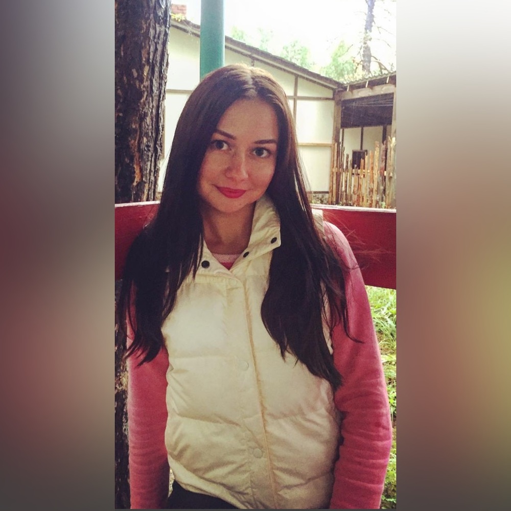 Reebok Women’s puffy Vest. Sz Small white